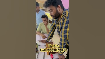 E rickshaw repairing training institute course controller repairing samjhte hue student practical