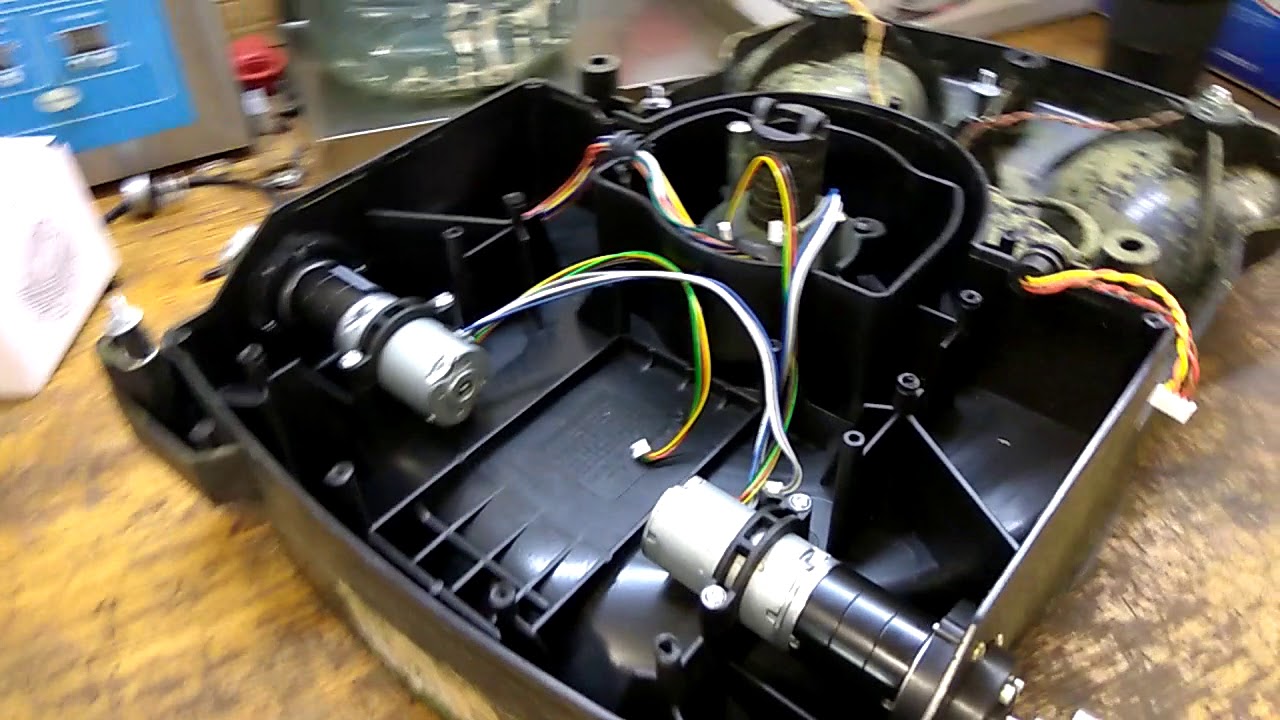 Ремонт робота косилки после ливня. - YouTube