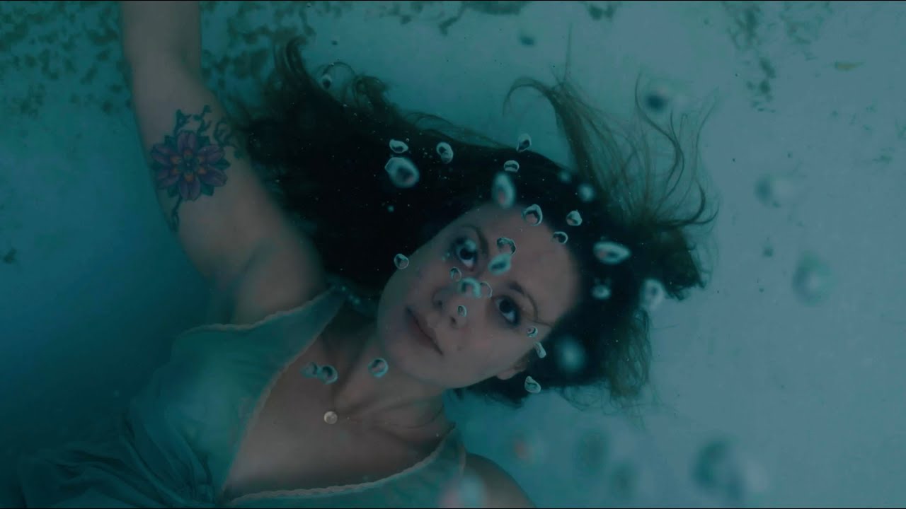 Regardez Marissa Nadler - Bessie, Did You Make It? (Official Music Video) sur YouTube Regardez Marissa Nadler - Bessie, Did You Make It? (Official Music Video) sur YouTube