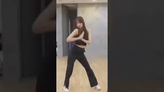 Izone Jo Yuri 조유리 Adult Ceremony Dance Practice Focus