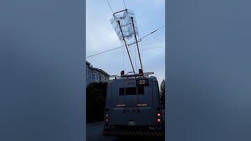 San Francisco Muni trolleybus succeeded and fails automatically to connect back to wires using pans