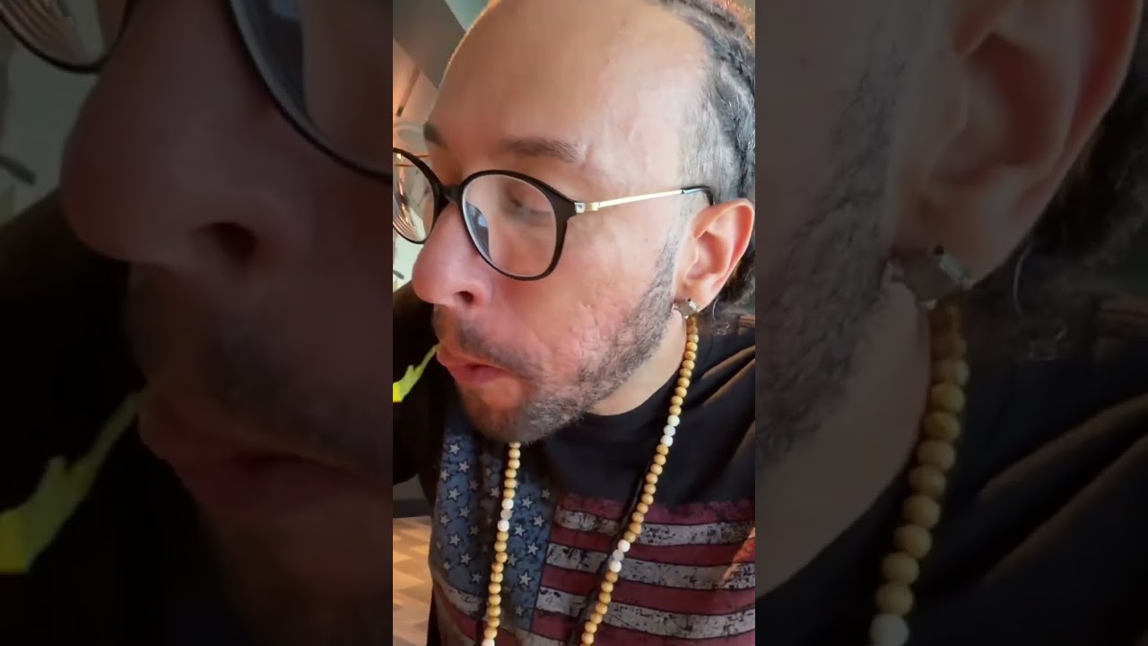 BIG BOY BURGER TASTE TEST: Surprisingly Good! #MSCCruises #cruise #shorts