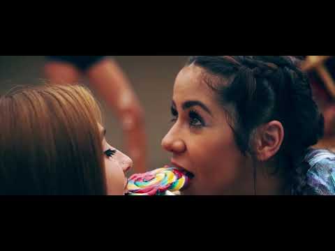 Nina Capelly e MC Plebéia - Papapa Com Bumbum (Video Clipe Oficial)