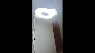 Lámpara con lupa y luz led, pedestal y ruedas