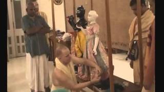 Aindra Prabhu - deity dressing seminar 3