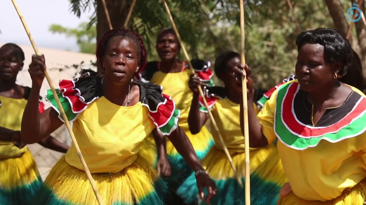 Ekhunjwe Musical Group -  'Ouma Yamala Okhucha Emagombe'