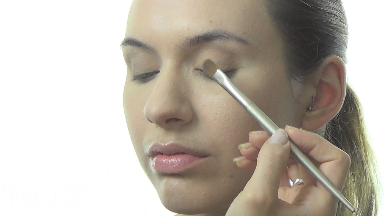 Basic Beginner Eye Makeup Tips - How to Apply Basic Matte Neutral Eye shadow - YouTube