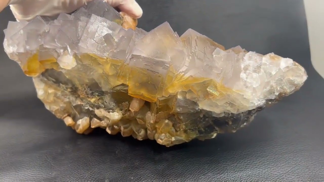 キャビネットサイズ：パキスタン産ゴールデンレインボー（オーラ皮膜