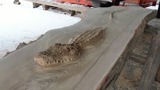 Wood Carver Creates Frighteningly Realistic Alligator Out Of Wood