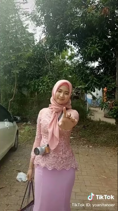 Gadis Hijab Seksi Mundur Alon Alon