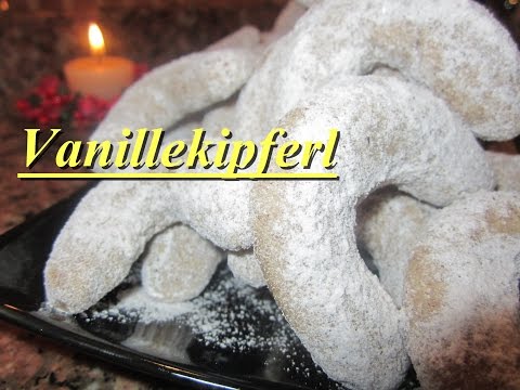 Weihnachtszeit ohne Vanillekipferl? Ohne uns. Die kleinen Vanille-Hörnchen sind so zart – sie zerfal. 