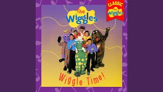 Video thumbnail of "The Wiggles - Here Comes A Bear (Live)"
