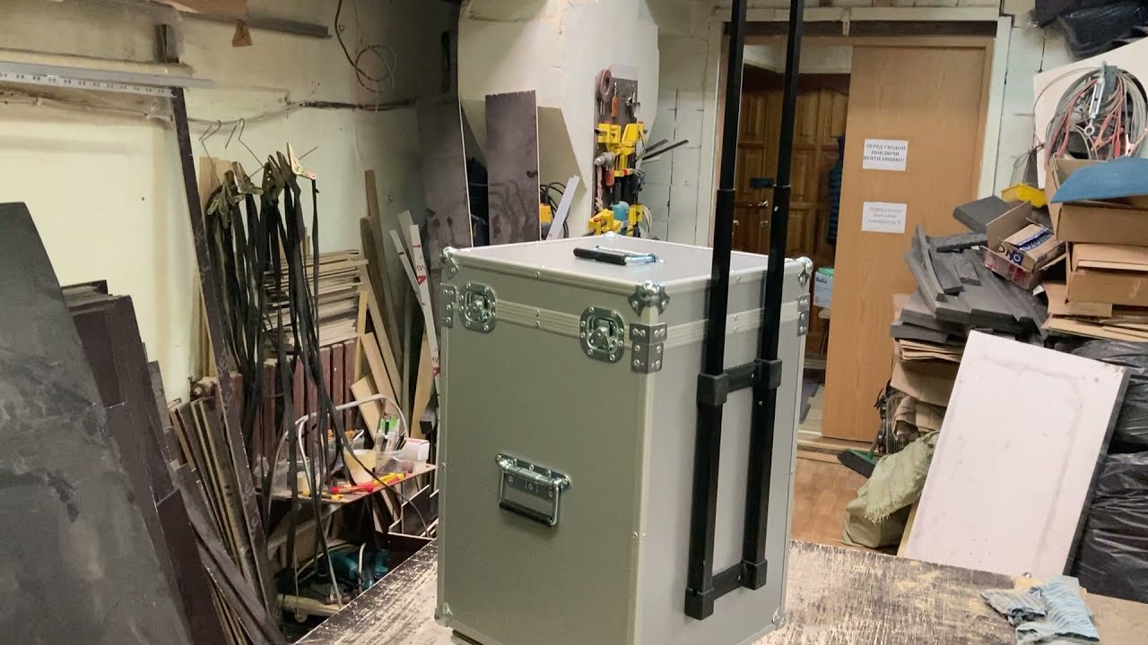 Кейс из алюминиевого композита с телескопической ручкой