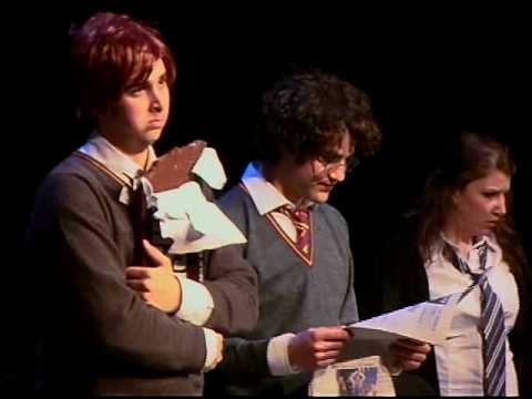 Video: I Harry Potter, hvem gifter Neville sig med?