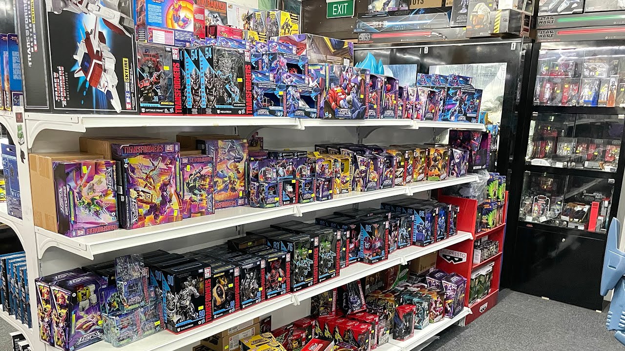Tons of NEW Transformers & Action Figures & Collectibles Sightings at Robo Robo Hobby Shop Chefatron