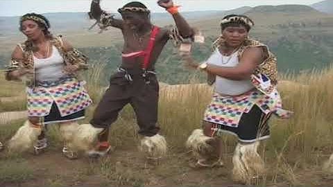 Izingane Zoma - Aphelile Amacala (Official Music Video)