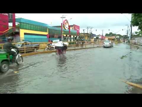 Como passar com o carro em ruas alagadas