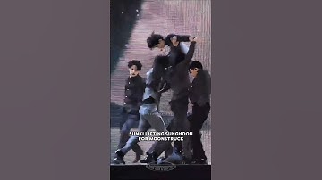 SunKi lifting Sunghoon 🥹 bro taking the FLY lyrics in moonstruck literally 😭 #sunghoon #sunki #jake