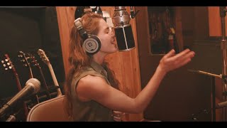 Caroline Jones - Come In (But Don't Make Yourself Comfortable) - Studio Video