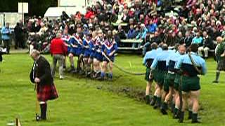 Braemar Gathering 2012 - Highland Games, Throwing the Hammer
