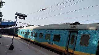 Offlink ET WAP-7 Hauled 8 Mins Delayed 22919 MAS ADI Humsafar Express