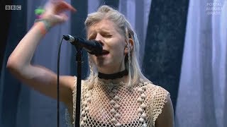 AURORA - UNDER STARS | LEGENDADO (Glastonbury Live) chords