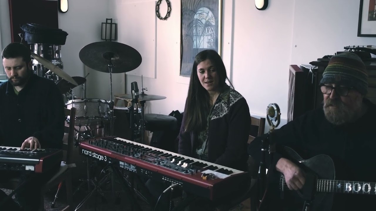 Guarda Outliers - Heard (Live) su YouTube Guarda Outliers - Heard (Live) su YouTube