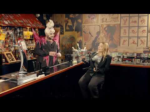Drag Room - la Big Bertha x Santa