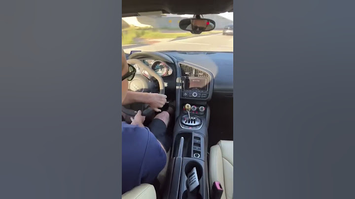 Audi R8 V10 spirited driving - manual.
