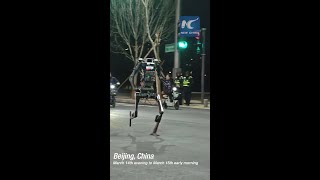 Humanoid robots complete first half-marathon trial at midnight in Beijing