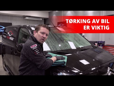 Video: Bør jeg bruke et pusseskinn for å tørke bilen min?