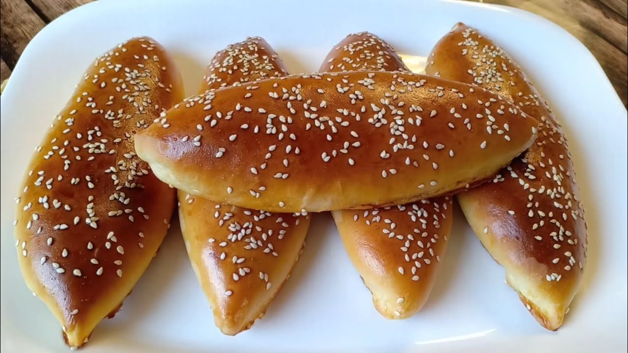 بعجينة واحدة عملت خبيزات محشية بحشو لذيذ جدا و كريات بذوق الجبن و زيت الزيتون