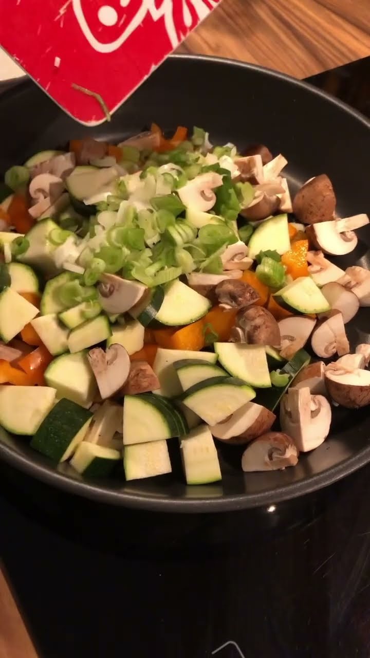 Scharfes grünes Gemüsecurry #shortvideo #food #cooking #calmdown #music ...