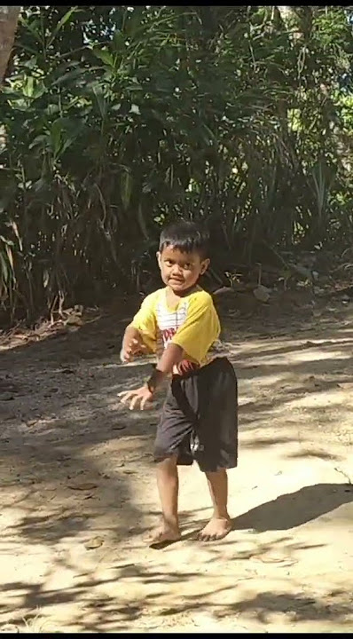 bocah cilik joget Turi2 putih...#Rorayatinanggeasulawesitenggara