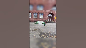 TRAXXAS MAXX STANDING BACKFLIP