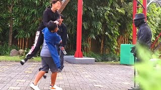 luar biasa..kagetnya sampai melompat..!! Prank patung..!!!