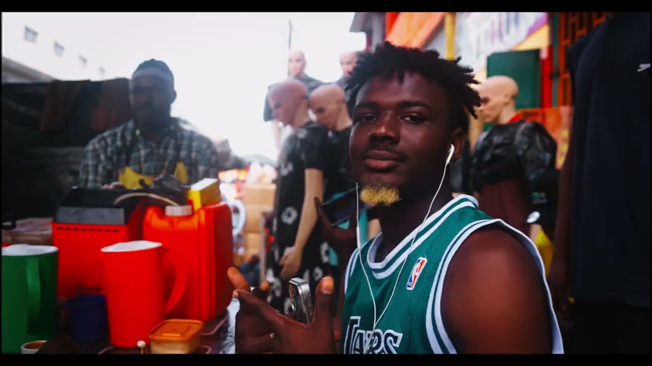 VINO PRADA-MOKILI (CLIP OFFICIEL)