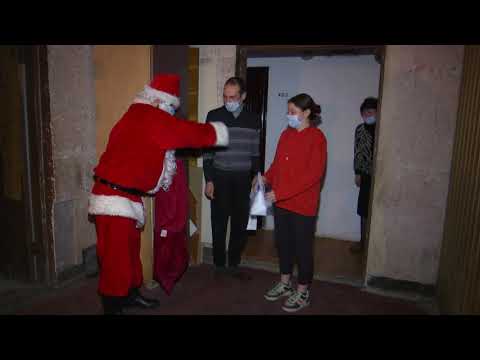 შეზღუდული შესაძლებლობის მქონე დევნილ მოზარდებს საახალწლო საჩუქრები დაურიგდათ