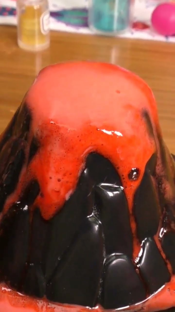 Elsa \u0026 Anna - volcano science experiment #shorts #kids