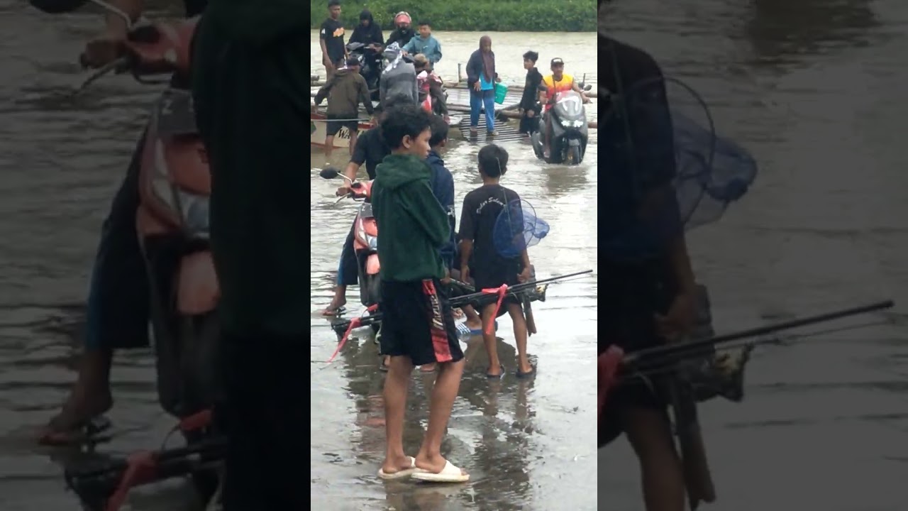nyebrang rakit  pantai cijeruk sancang 