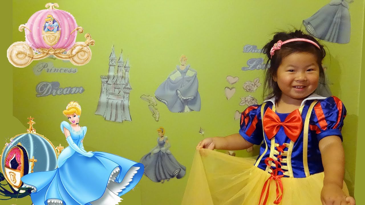 Fun Play with the Disney Princess Cinderella Wall stickers