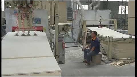 Automatic plywood and blockboard sanding line with automatic feeding system, turnover, stackingystem