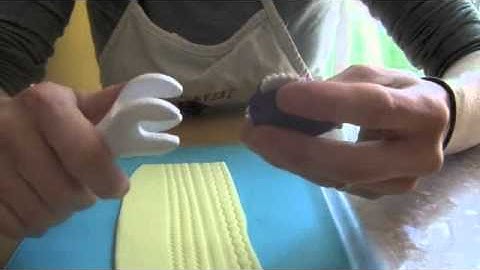 The New Wilton Decorate Smart Fondant Detail Embosser