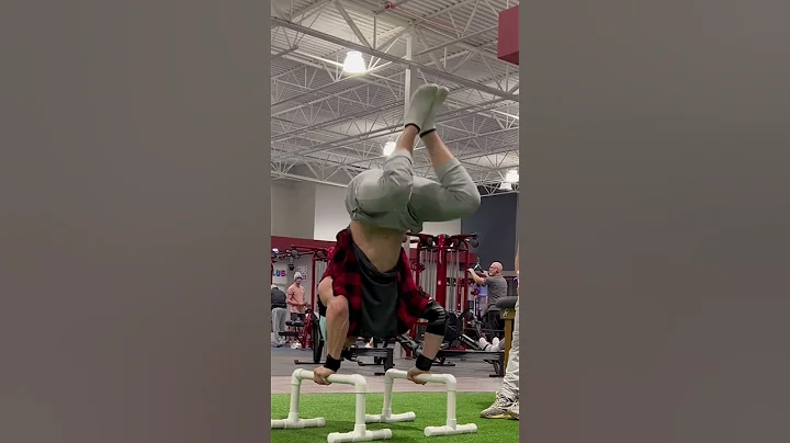 Calisthenics leaves people amazed in the gym 🤯😱 #reactions #shorts