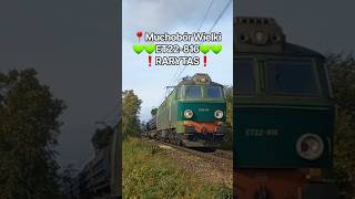 RARYTAS! Przejazd BROKUŁA przez Muchobór Wielki  STRASZNIE GŁOŚNY STUKOT KÓŁ #pkp #et22 #train