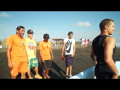 Video: Surfen Op Verandering: Pro-surfactivist Kyle Theirmann - Matador Network