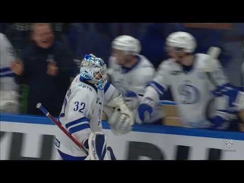 Вратарь Коновалов забивает гол / Goalie Konovalov scores an empty-net goal