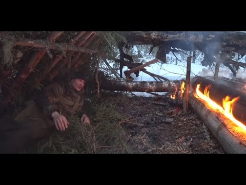 Видео: Как сделать зимний ночлег в лесу. Ночую  зимой в -6 без спальника. Нодья и топор верные друзья.