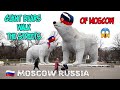 🇷🇺GIANT BEARS walk the streets OF MOSCOW!😱How russian people rest