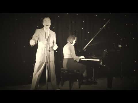 Bakelite Duo "Ain't Misbehavin'" radio